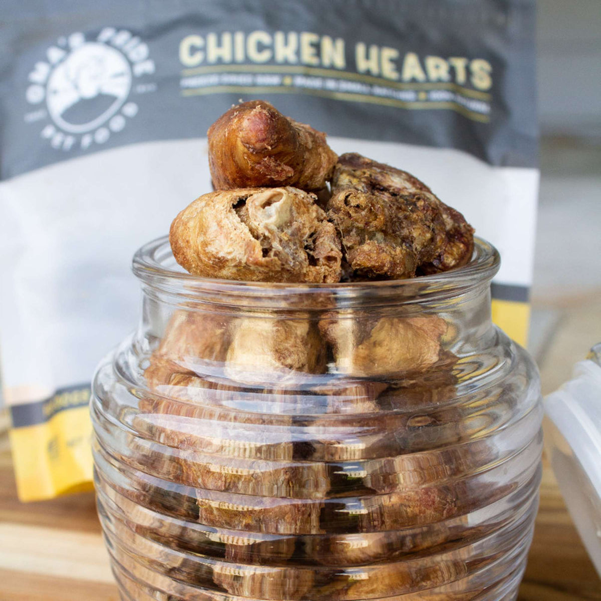Oma&#39;s Pride Freeze-Dried Raw Chicken Hearts Dog &amp; Cat Treats