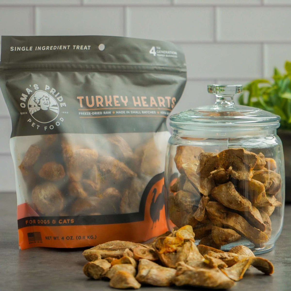 Oma&#39;s Pride Freeze-Dried Raw Turkey Hearts Dog &amp; Cat Treats