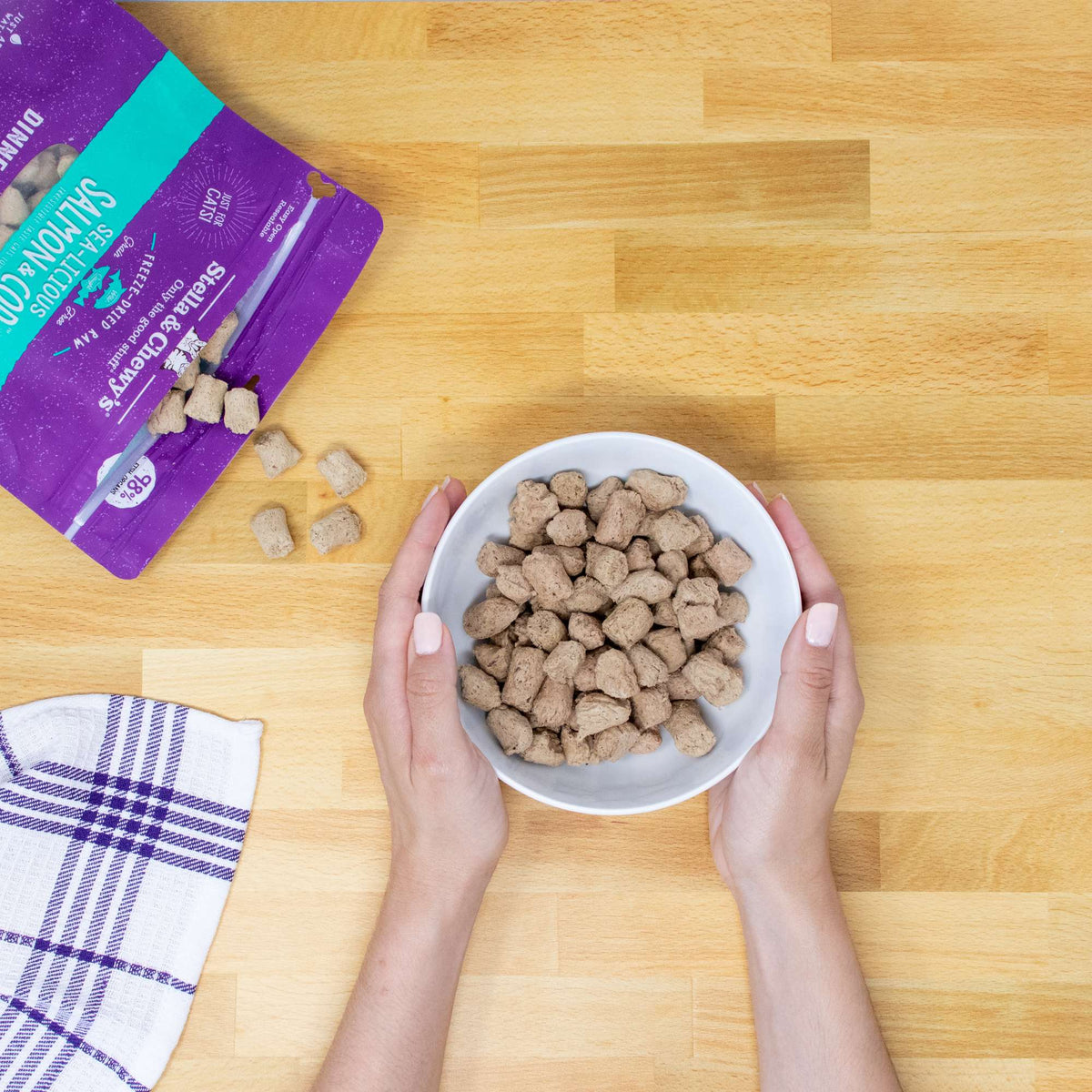 Stella &amp; Chewy&#39;s Freeze-Dried Raw Sea-Licious Salmon &amp; Cod Dinner Morsels Cat Food